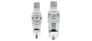 Zwei Druckluft-Wartungseinheiten mit Manometern und transparenten Behältern.