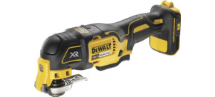 Ein kabelloses Multifunktionswerkzeug in Schwarz und Gelb mit einem oszillierenden Aufsatz.