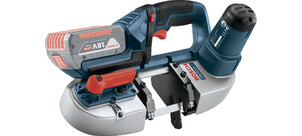 Eine tragbare Bosch Bandsäge mit Akku-Antrieb und ergonomischem Griff.